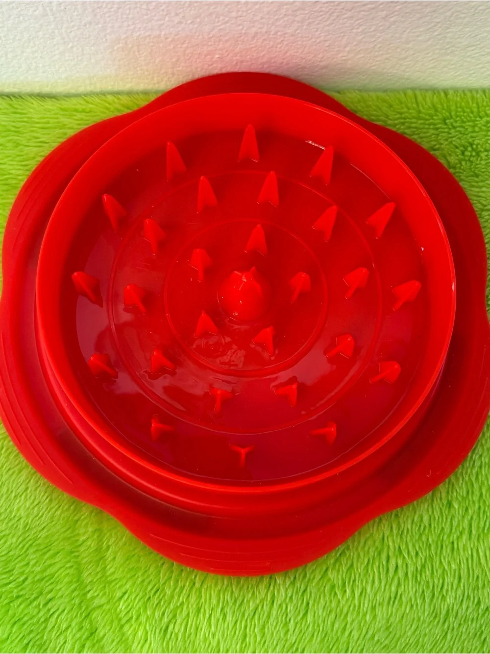 Red Manual Meat/Vegetable Shredder kitchen tool with Clear Cover - Unbranded